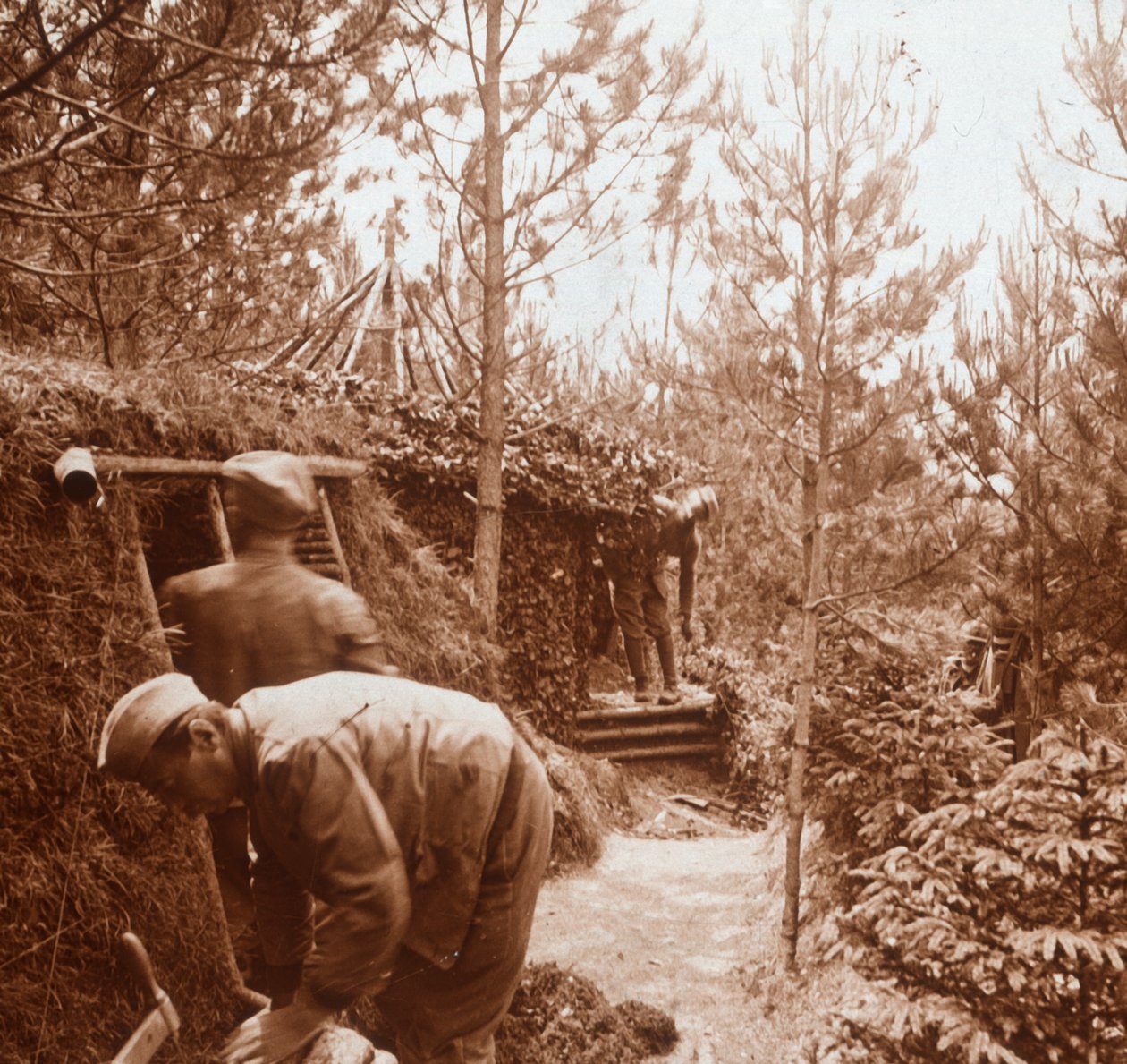 Soldados en refugios cubiertos de tierra, Genicourt, norte de Francia, c1914-c1918 de Unbekannt