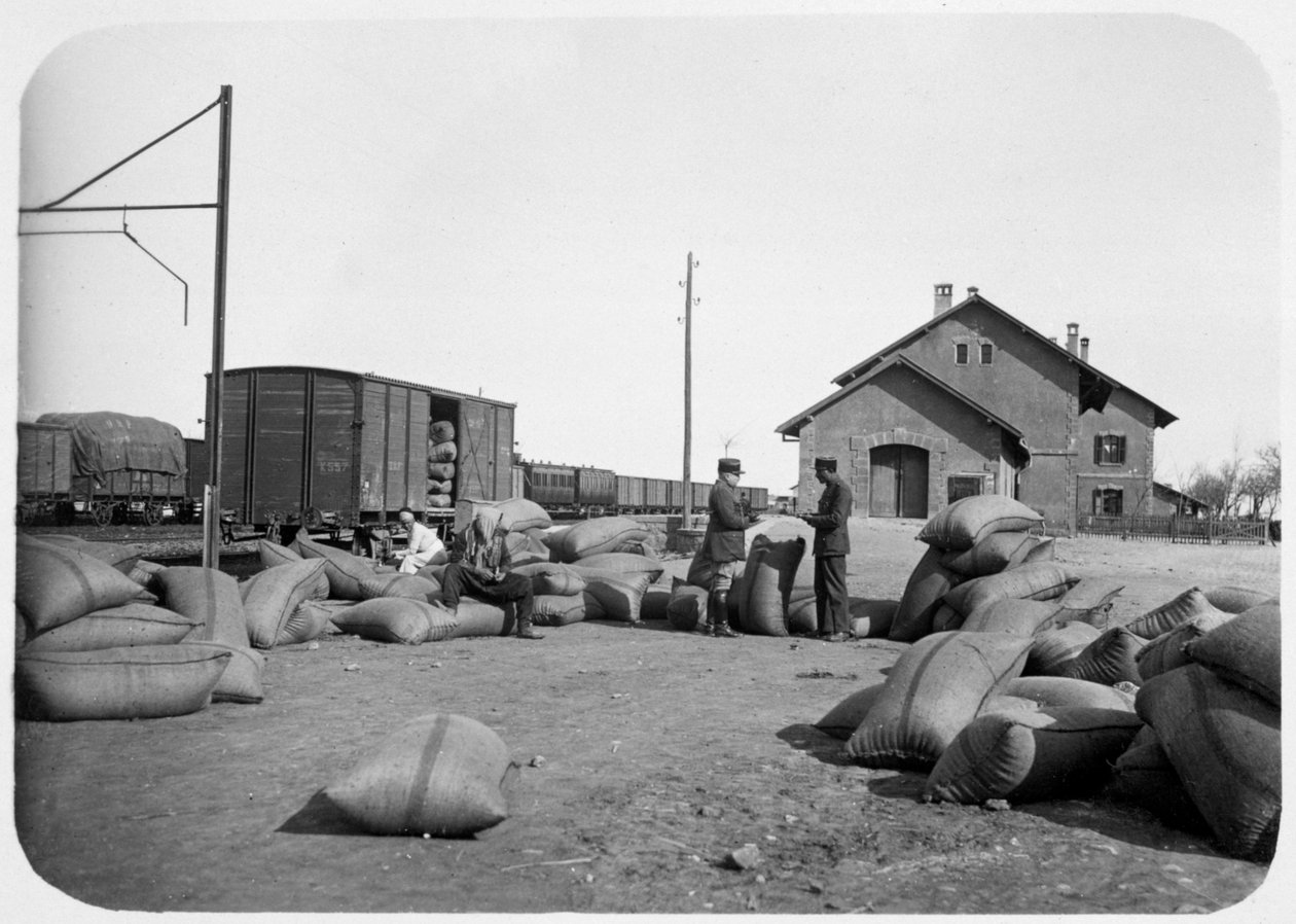 Soldados de la Legión Extranjera Francesa en un patio ferroviario, Siria, siglo XX de Unbekannt