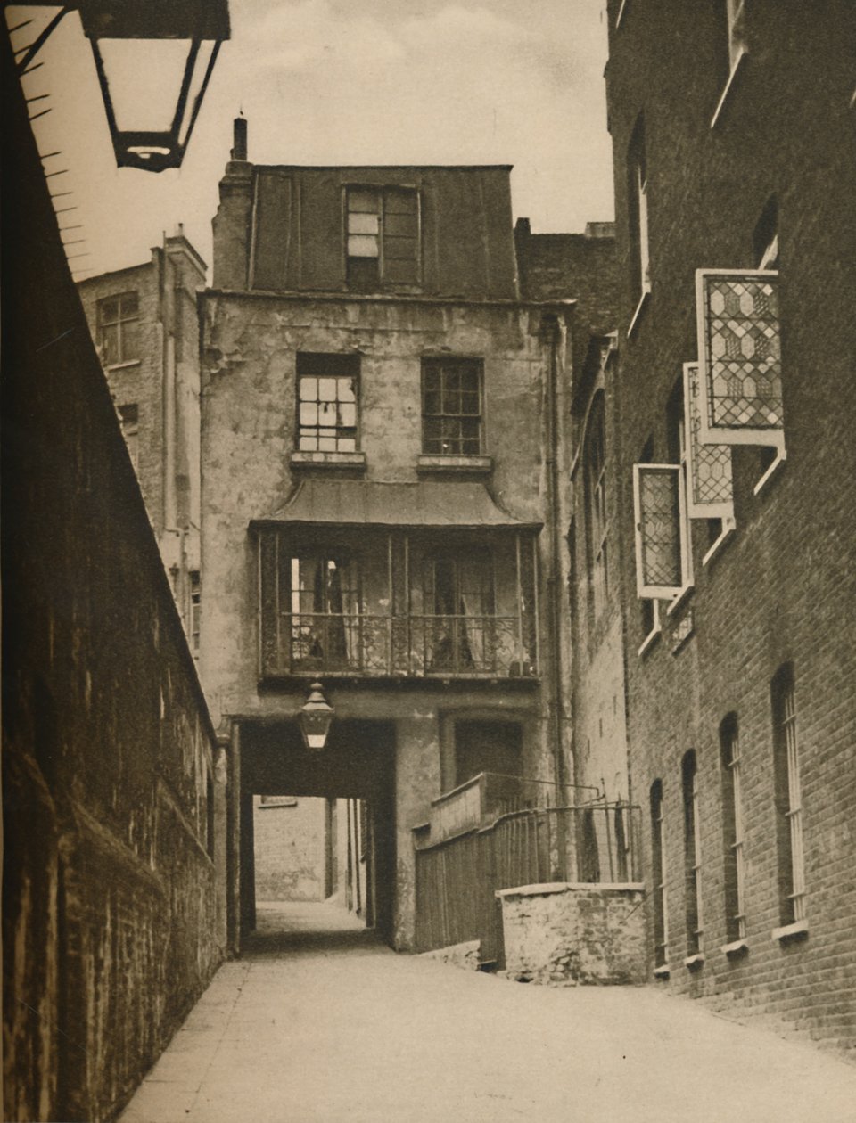 Strand Lane y la Entrada al Baño Romano, c1935 de Unbekannt