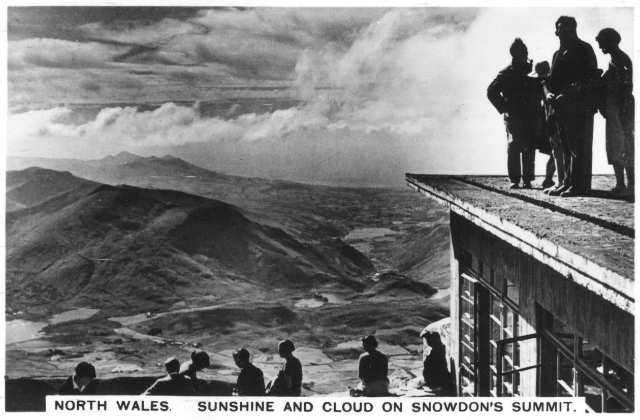 Sol y nubes en la cima de Snowdon, norte de Gales de Unbekannt