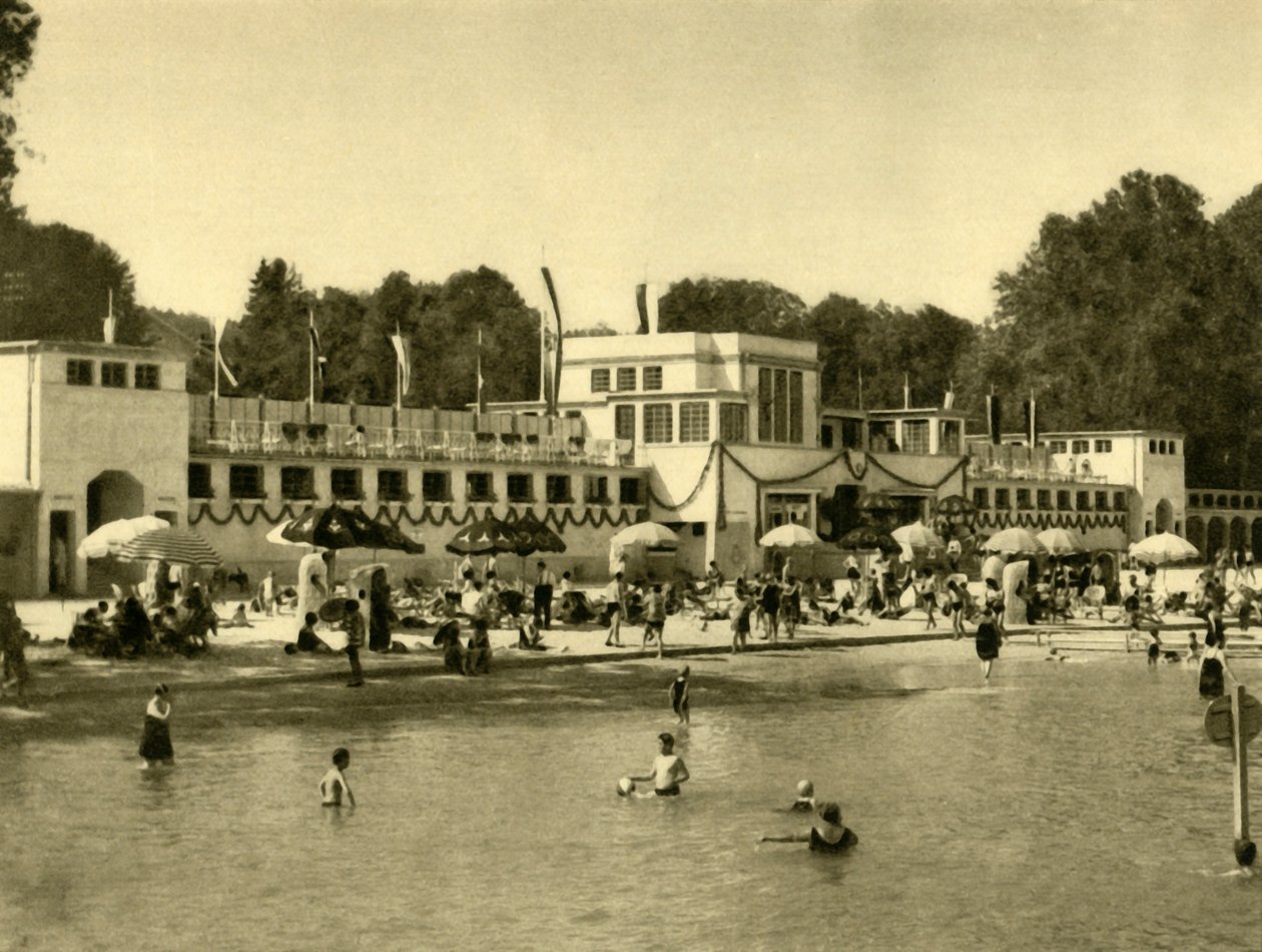 Nadando en el lago Traunsee, Gmunden, Alta Austria, c. 1935 de Unbekannt