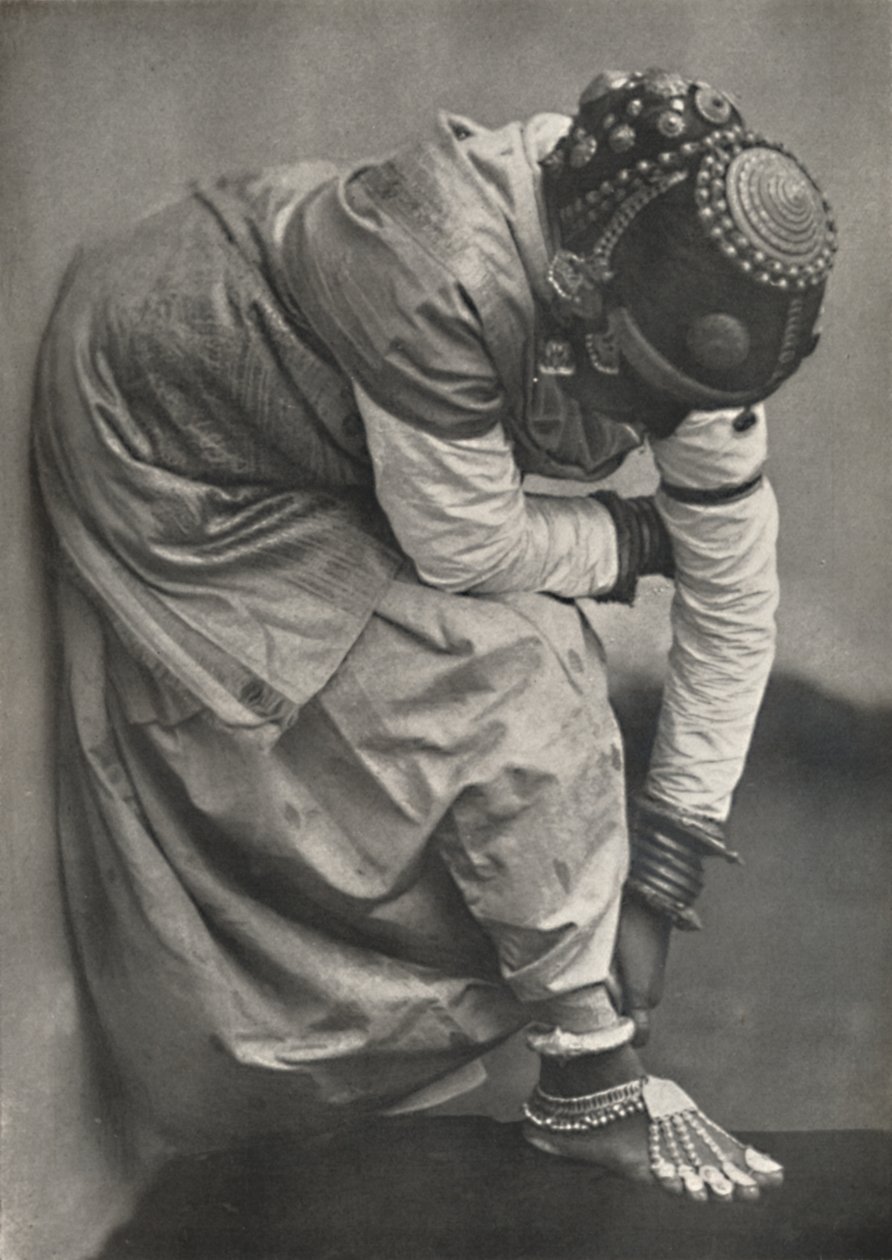 Tamulin con adornos de pies y cabeza, 1926 de Unbekannt