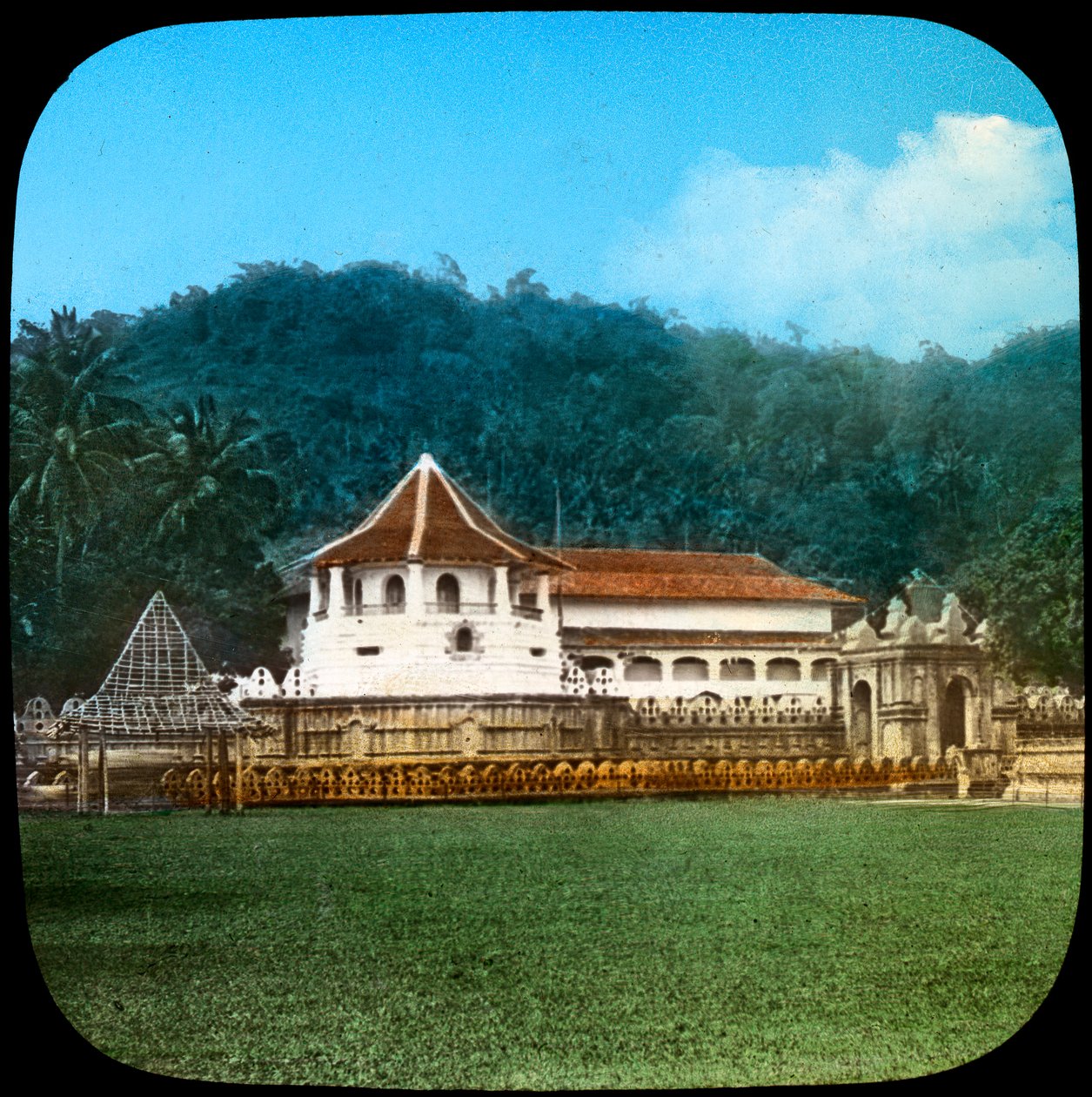 Templo del Diente Sagrado, Kandy, Ceilán, finales del siglo XIX o principios del siglo XX de Unbekannt