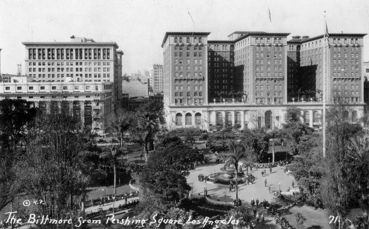 El Biltmore desde Pershing Square, Los Ángeles, California, EE.UU., c. 1933 de Unbekannt