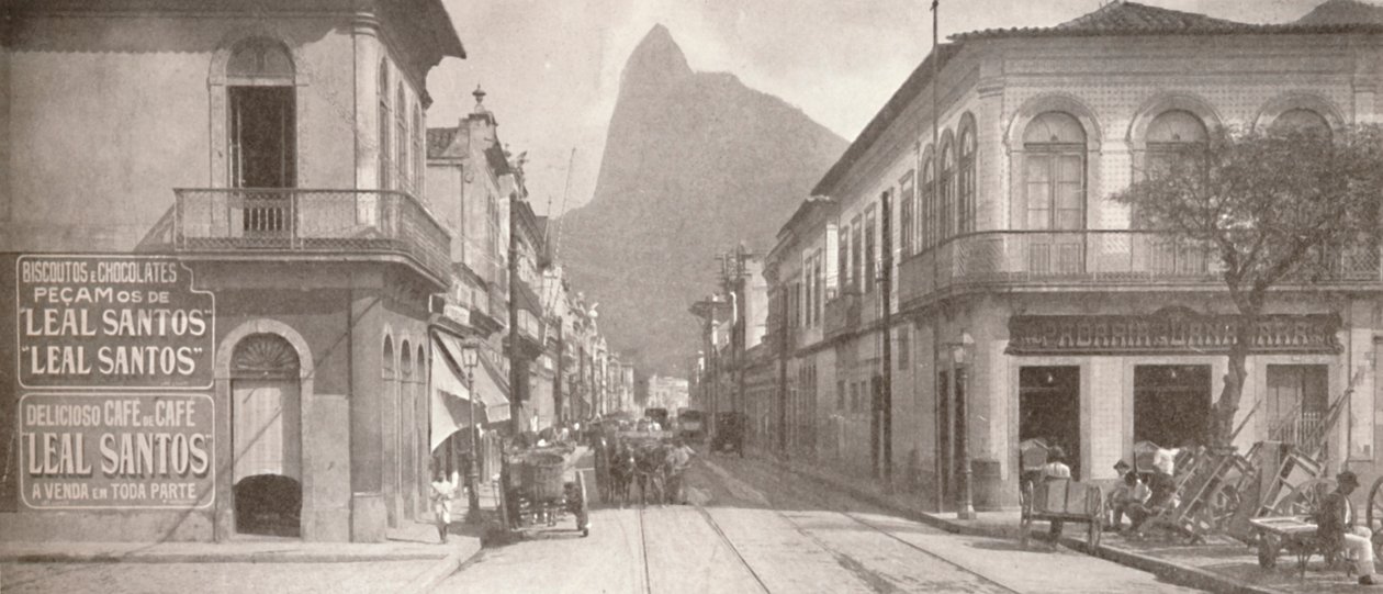 El extremo de Botafogo de la elegante Rua Sao Clemente. Corcovado en la distancia, 1914 de Unbekannt