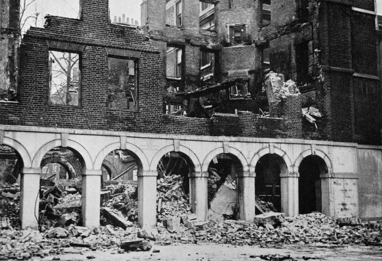 Los claustros en el Templo después de haber sido destruidos por el fuego, 1941 de Unbekannt