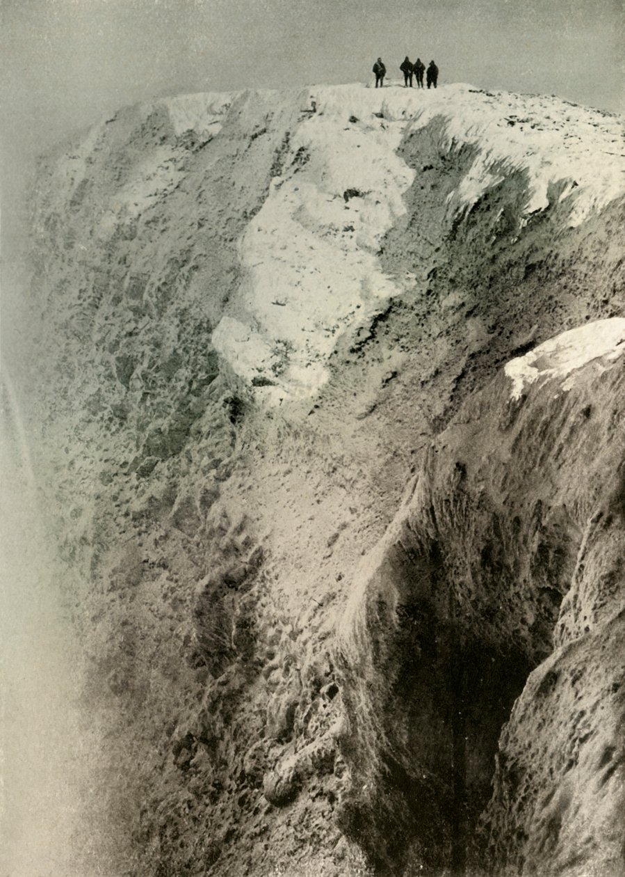 El cráter de Erebus, 900 pies de profundidad y media milla de ancho, 1908, 1909 de Unbekannt