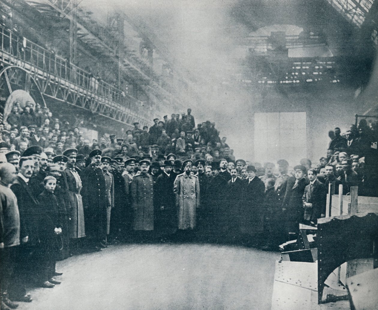 El Zar, tomado entre los obreros en las grandes Obras de Municiones e Ingeniería de Putiloff, 1914 de Unbekannt