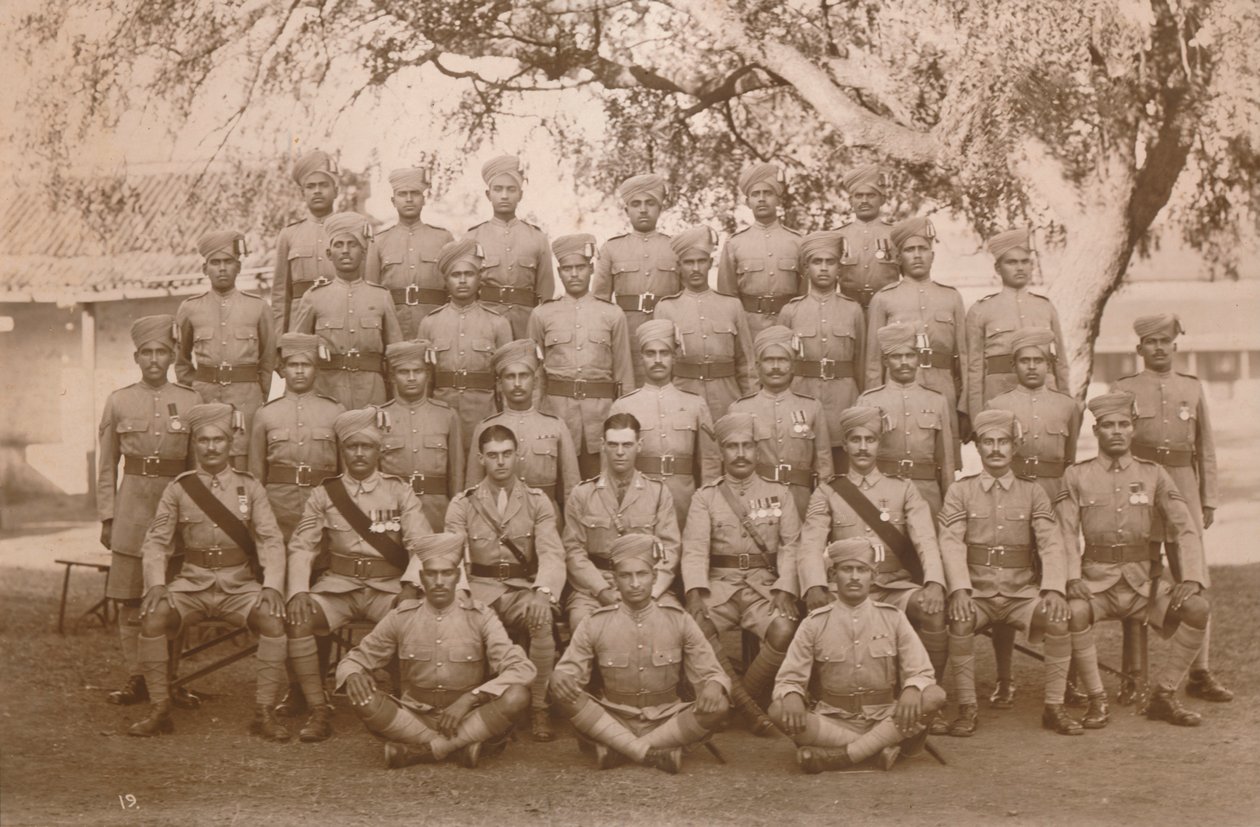 El pelotón indio del Primer Batallón, El Regimiento Real de West Kent. Poona, India de Unbekannt