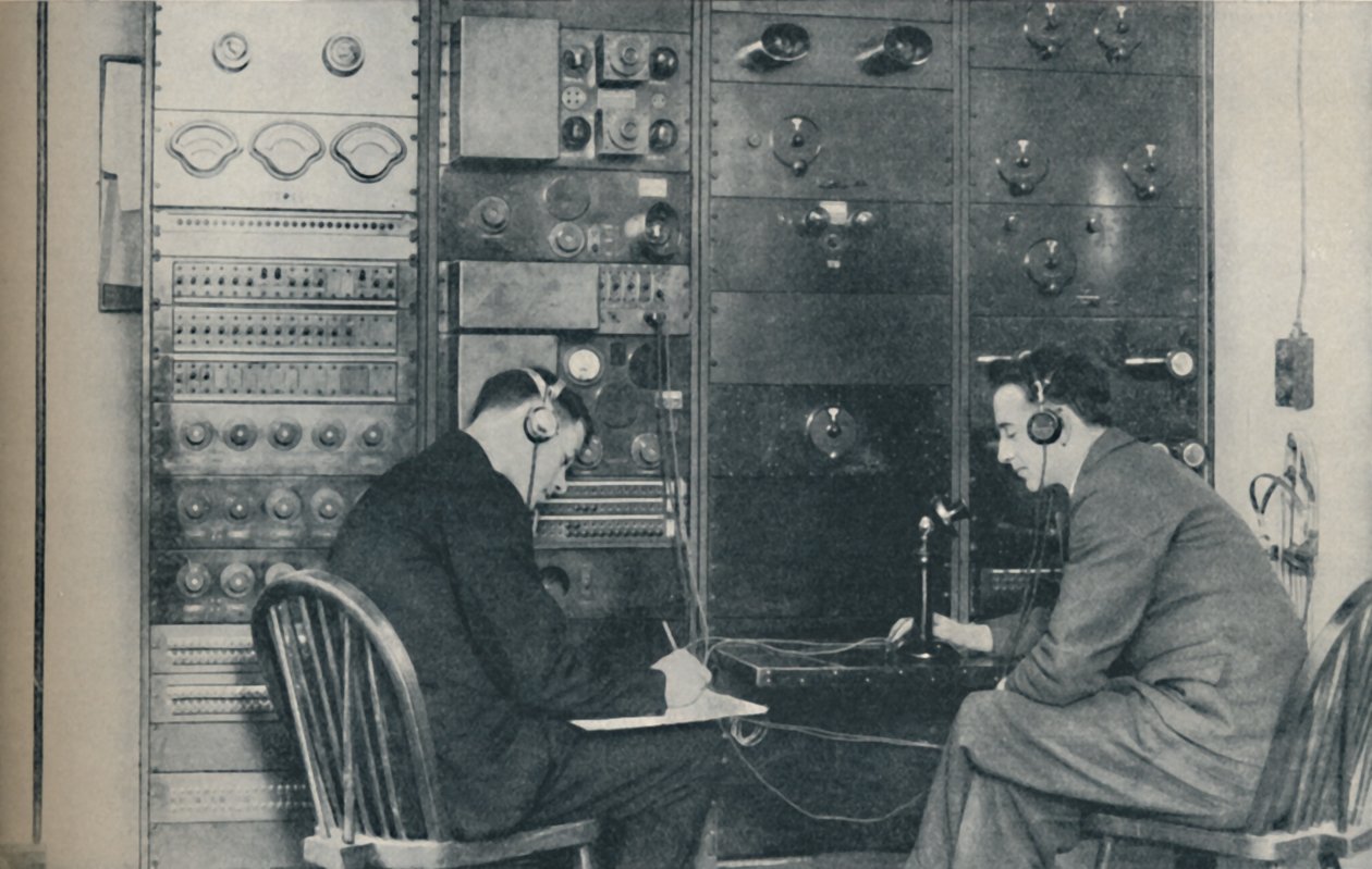 La nueva magia: Enviando imágenes por inalámbrico y el teléfono ineludible, c1935 de Unbekannt