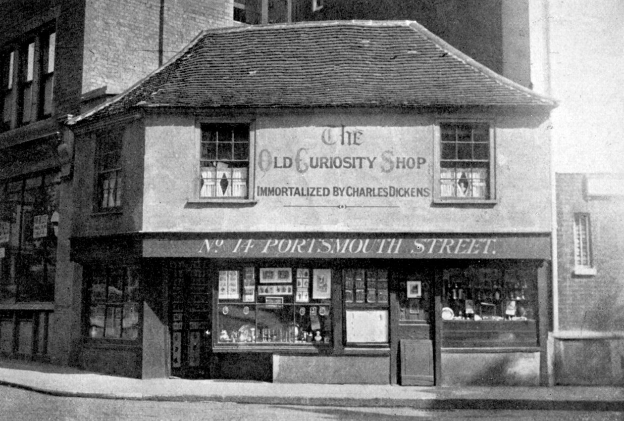 La Tienda de Curiosidades Antiguas, 13 Portsmouth Street, Kingsway, Londres, c1920 de Unbekannt
