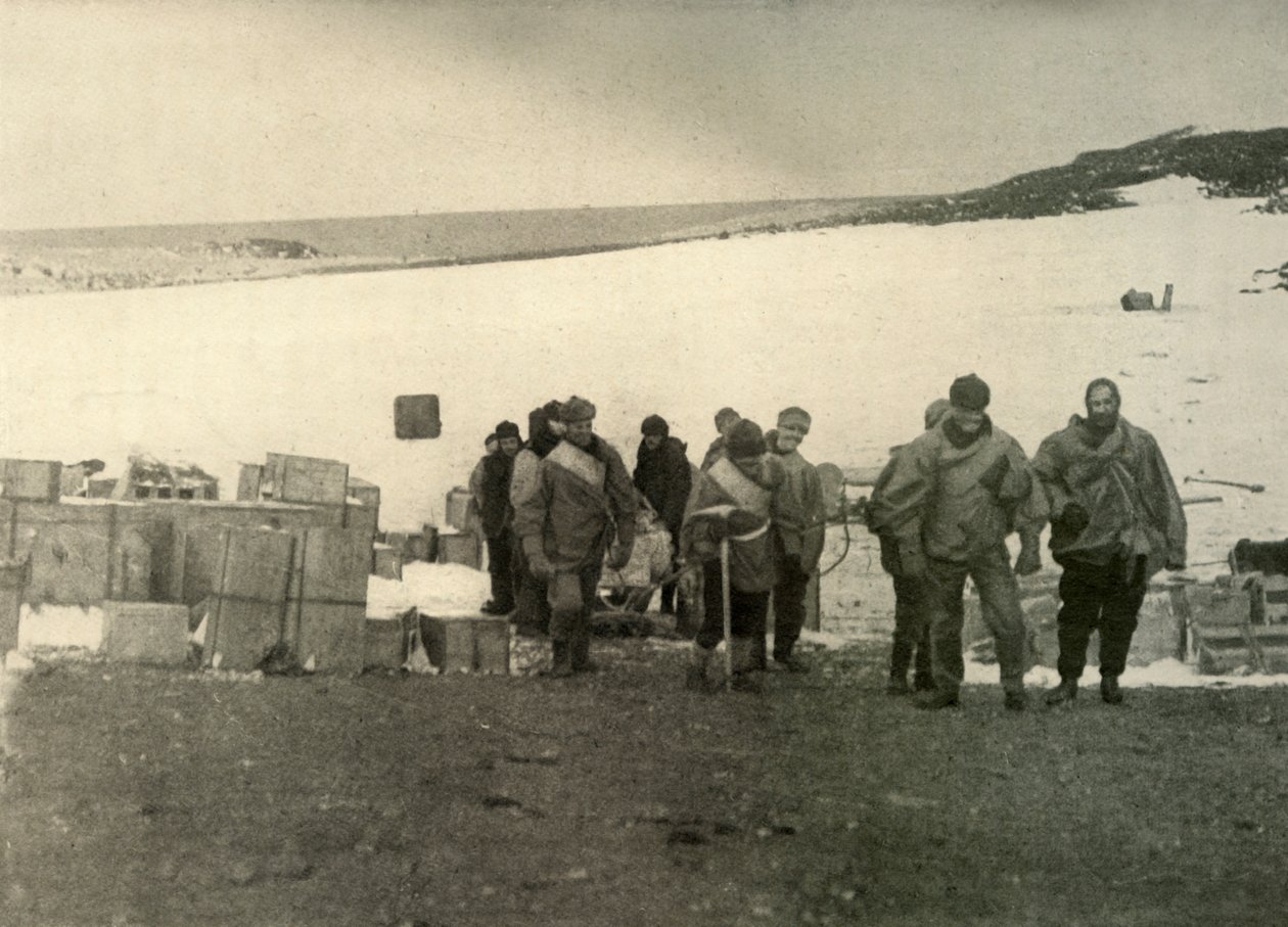 El grupo que ascendió al Monte Erebus dejando la cabaña, 1908, 1909 de Unbekannt