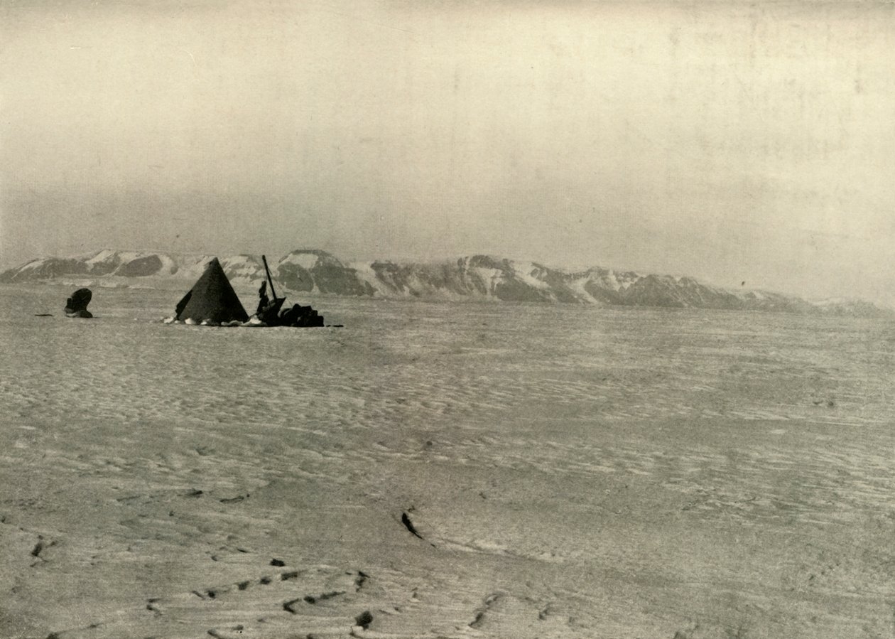 La Cordillera Reina Alexandra fotografiada en el camino hacia abajo del glaciar, c. 1908, 1909 de Unbekannt