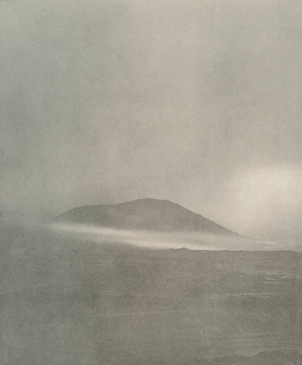 El comienzo de una ventisca...Deriva alrededor del Monte Erebus, c1908, 1909 de Unbekannt