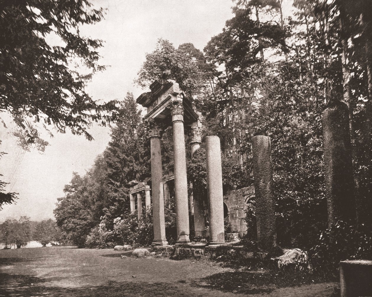 El Templo de Augusto en Virginia Water, Surrey, 1894 de Unbekannt