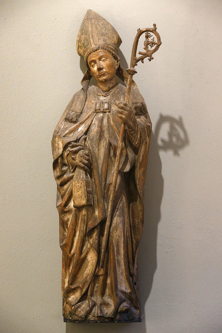 El Museo Victoria y Albert. Obispo santo. Alemania. Aproximadamente 1470-80. Madera de tilo con restos de pintura. Reino Unido de Unbekannt