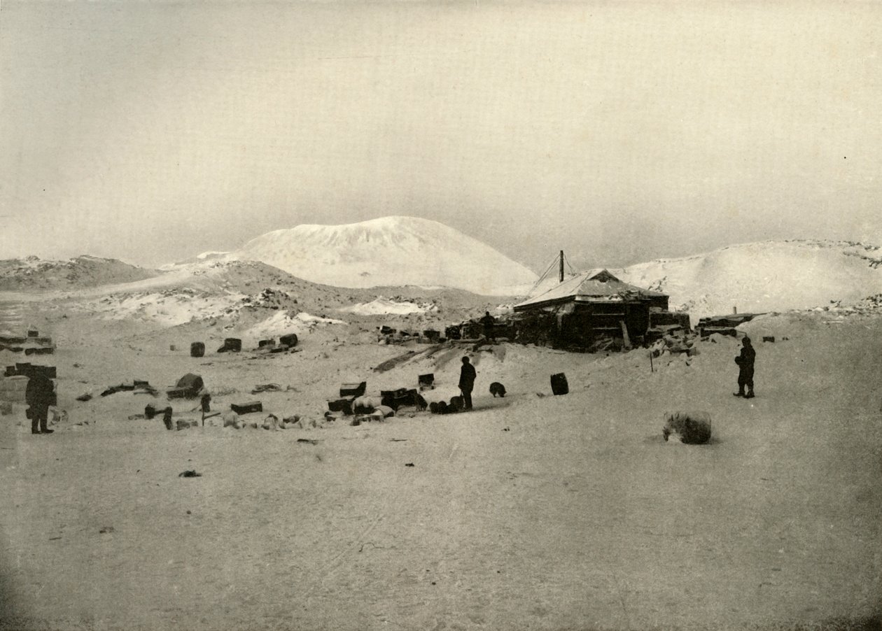 Los cuarteles de invierno. Con el Monte Erebus en el fondo, c1908, 1909 de Unbekannt