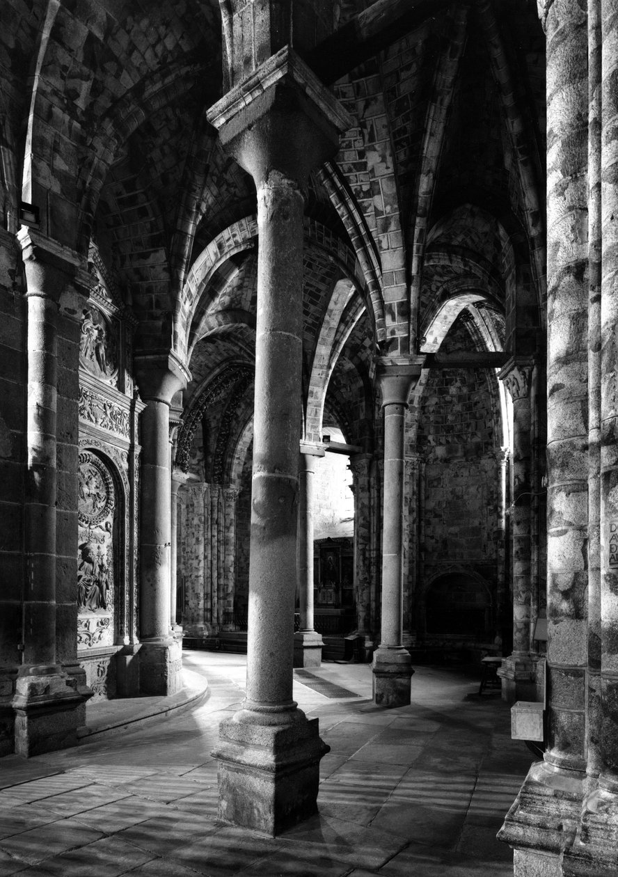 El deambulatorio y la llamada Capilla Radiante. Catedral de San Salvador. Siglos XII-XV. Ávila, España de Unbekannt