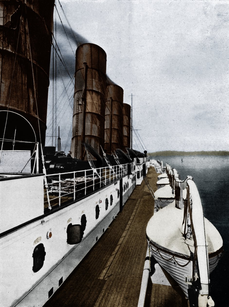 La cubierta del barco del Lusitania, mostrando botes salvavidas, 1915 de Unbekannt