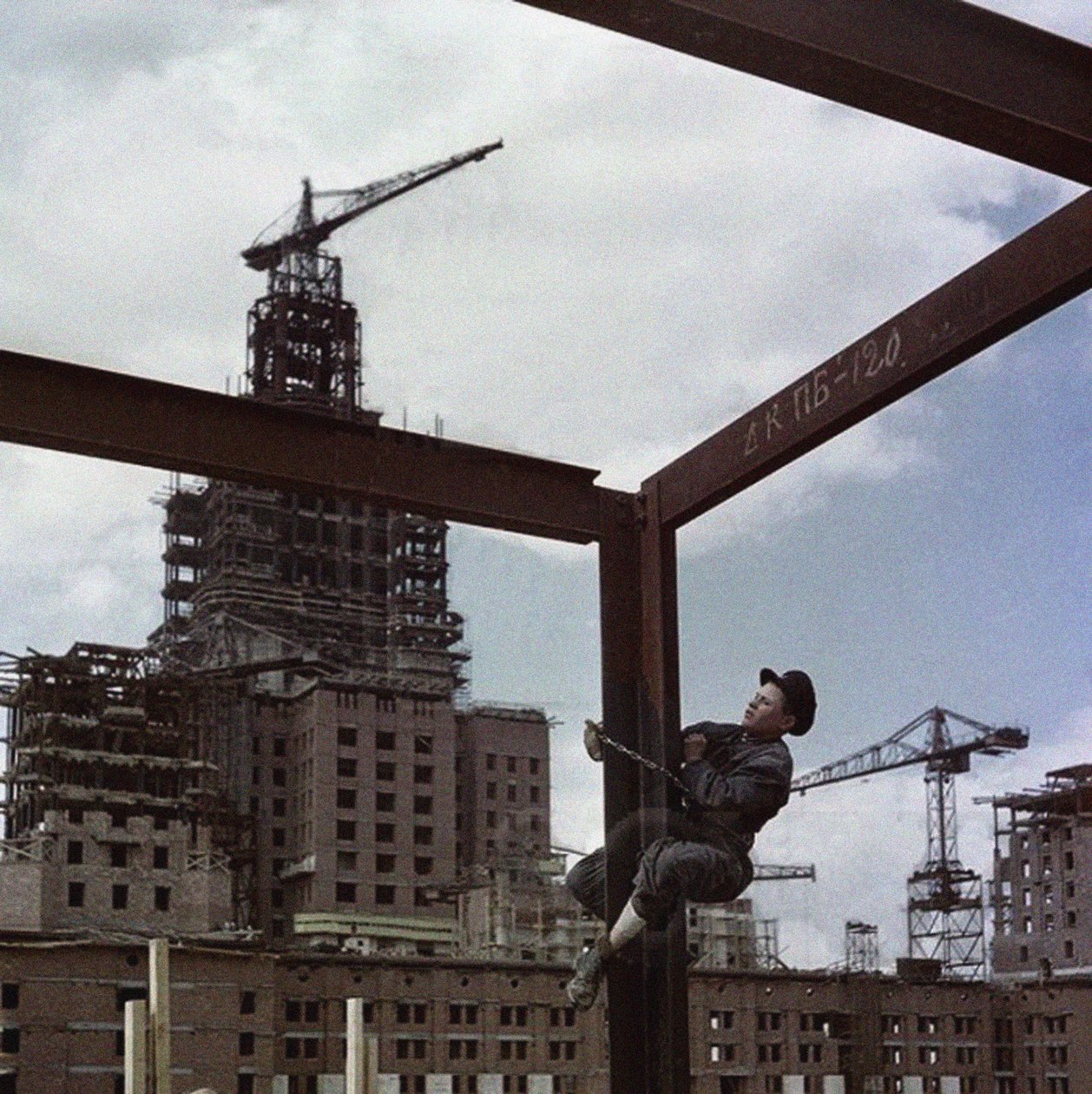 La construcción del edificio principal de la Universidad Estatal de Moscú en las Colinas Lenin de Unbekannt