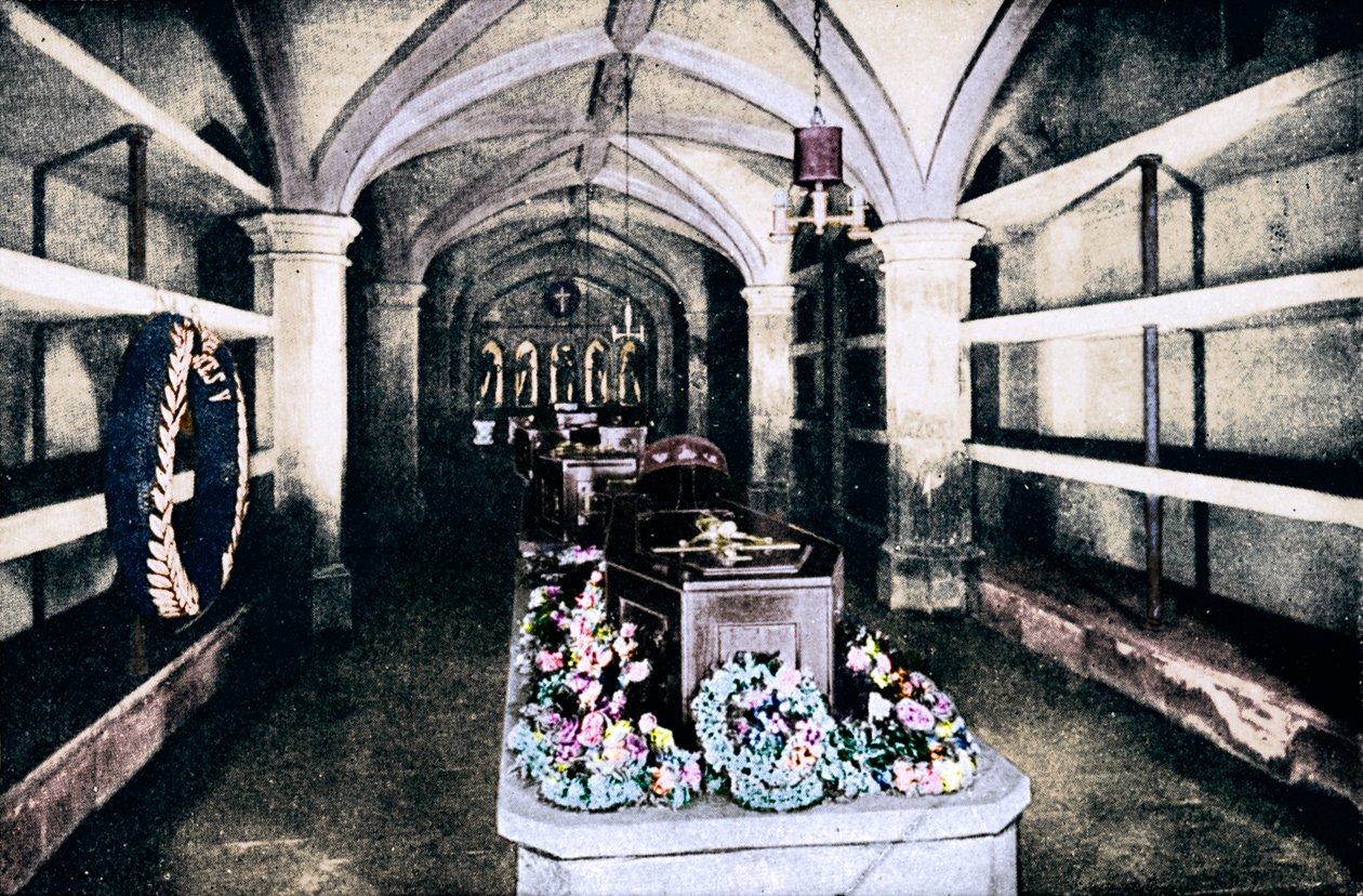 La cripta bajo el presbiterio de la Capilla de San Jorge, Castillo de Windsor, 1910 1911 de Unbekannt