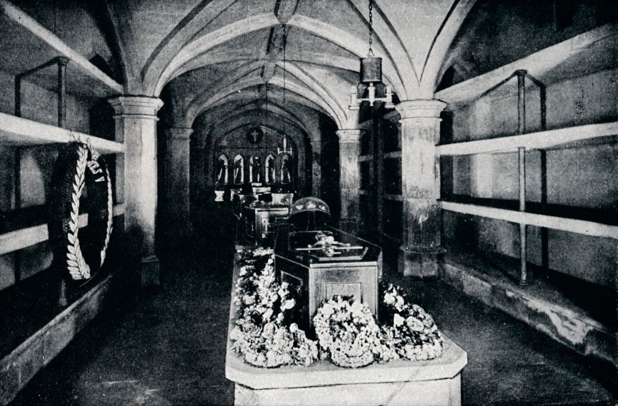La cripta bajo el presbiterio de la Capilla de San Jorge, Castillo de Windsor, 1910-1911 de Unbekannt