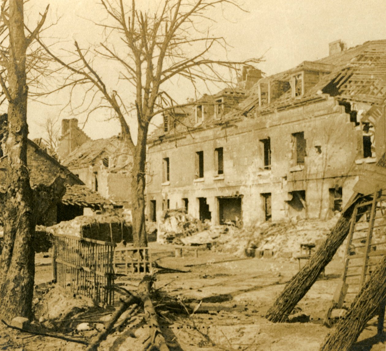 La fábrica de vidrio en Soissons, norte de Francia, c1914-c1918 de Unbekannt