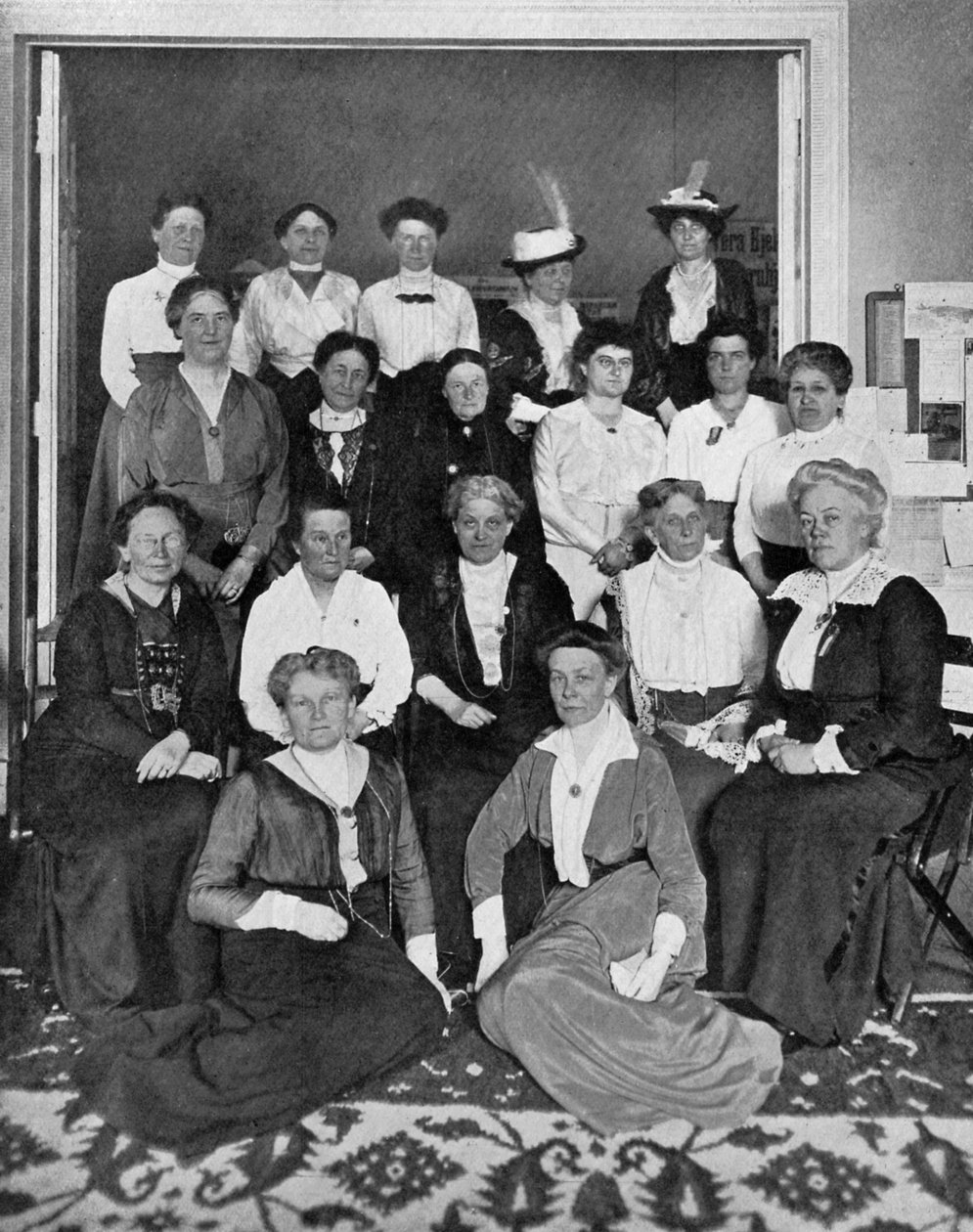 La reunión internacional de las trabajadoras del sufragio femenino, 1914, c1920 de Unbekannt