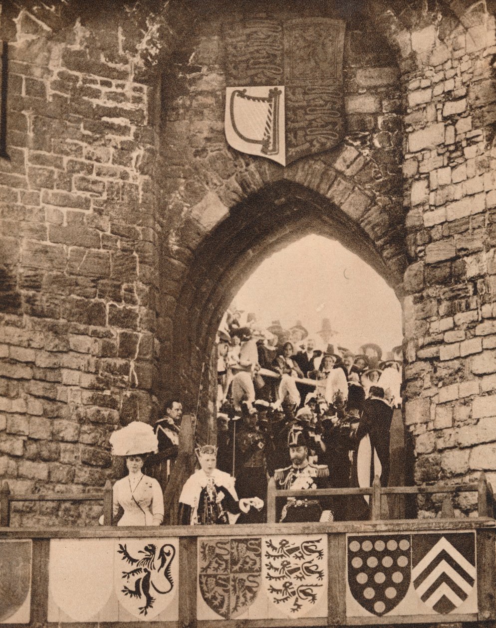 La investidura del Príncipe de Gales en el Castillo de Caernarvon, 13 de julio de 1911, 1935 de Unbekannt