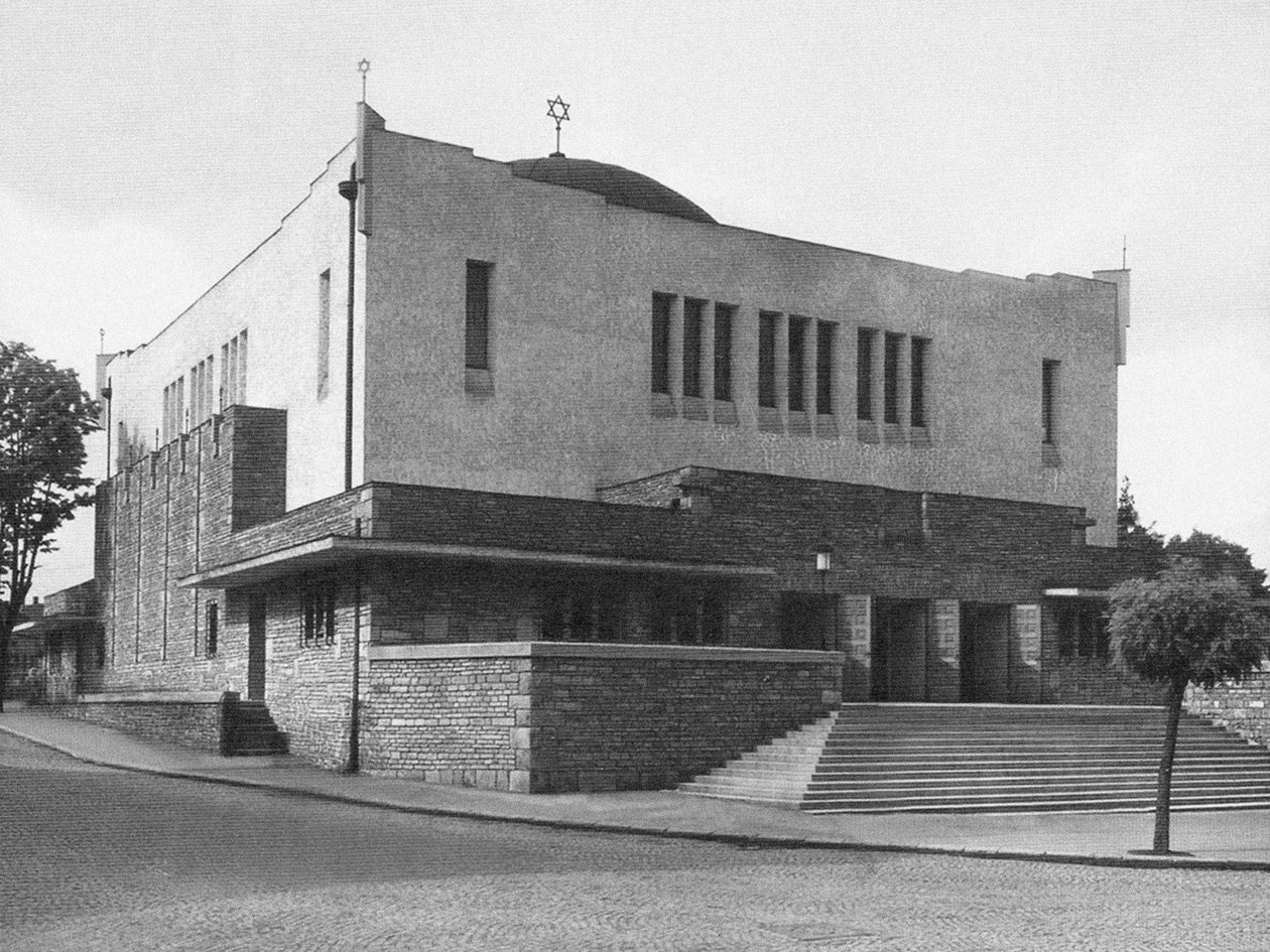 La recién construida sinagoga Neolog en Zilina, Eslovaquia, diseñada por Peter Behrens en 1928 de Unbekannt