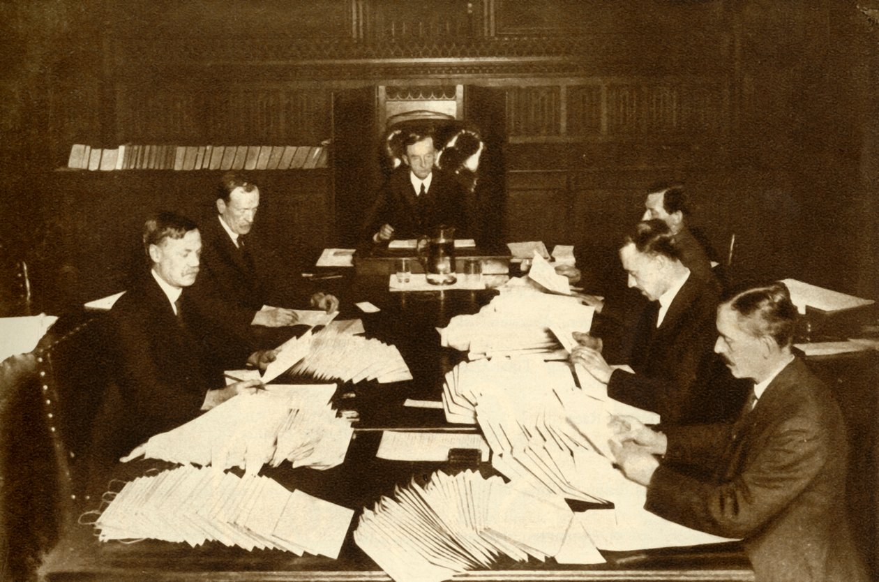 La escena en la oficina del Lord Canciller...Elección General, 1923, 1935 de Unbekannt