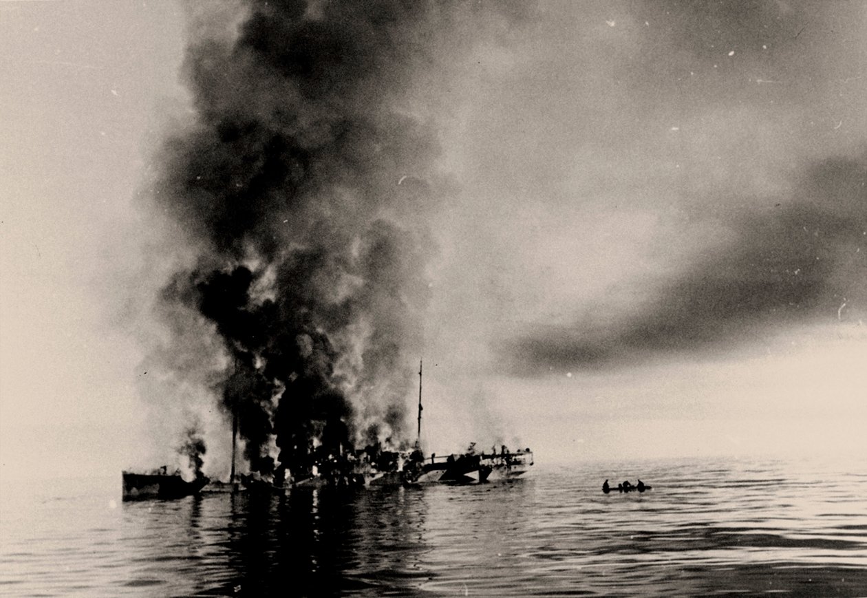 El hundimiento del rompehielos Alexander Sibiryakov por el crucero alemán Admiral Scheer el 25 de agosto de 1942 de Unbekannt