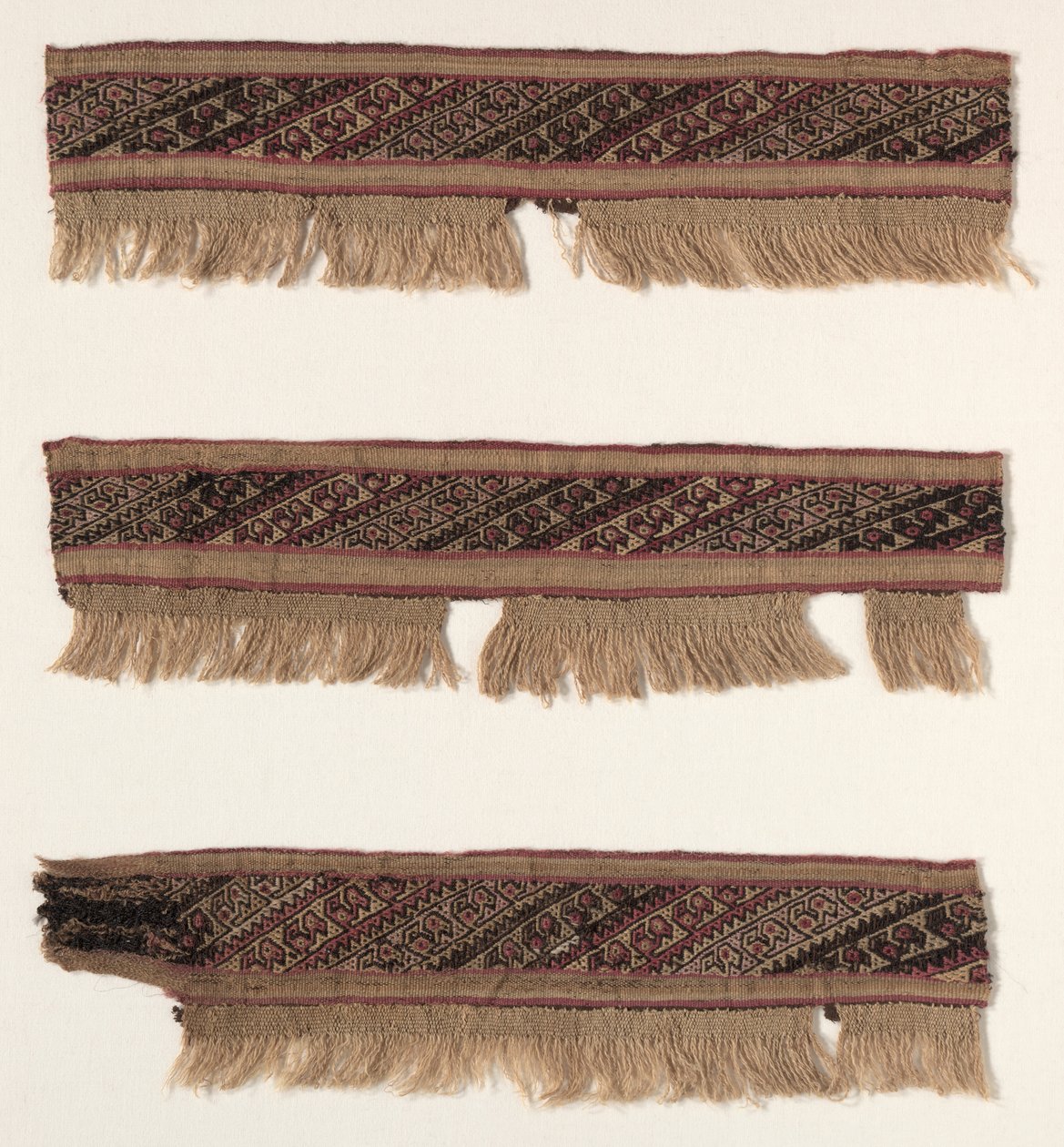Tres fragmentos de un borde, c. 1100-1400 de Unbekannt