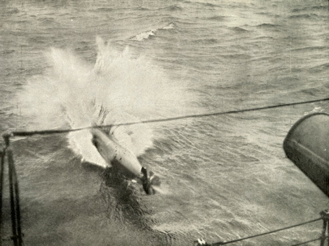 Torpedo entrando en el agua, 1919 de Unbekannt