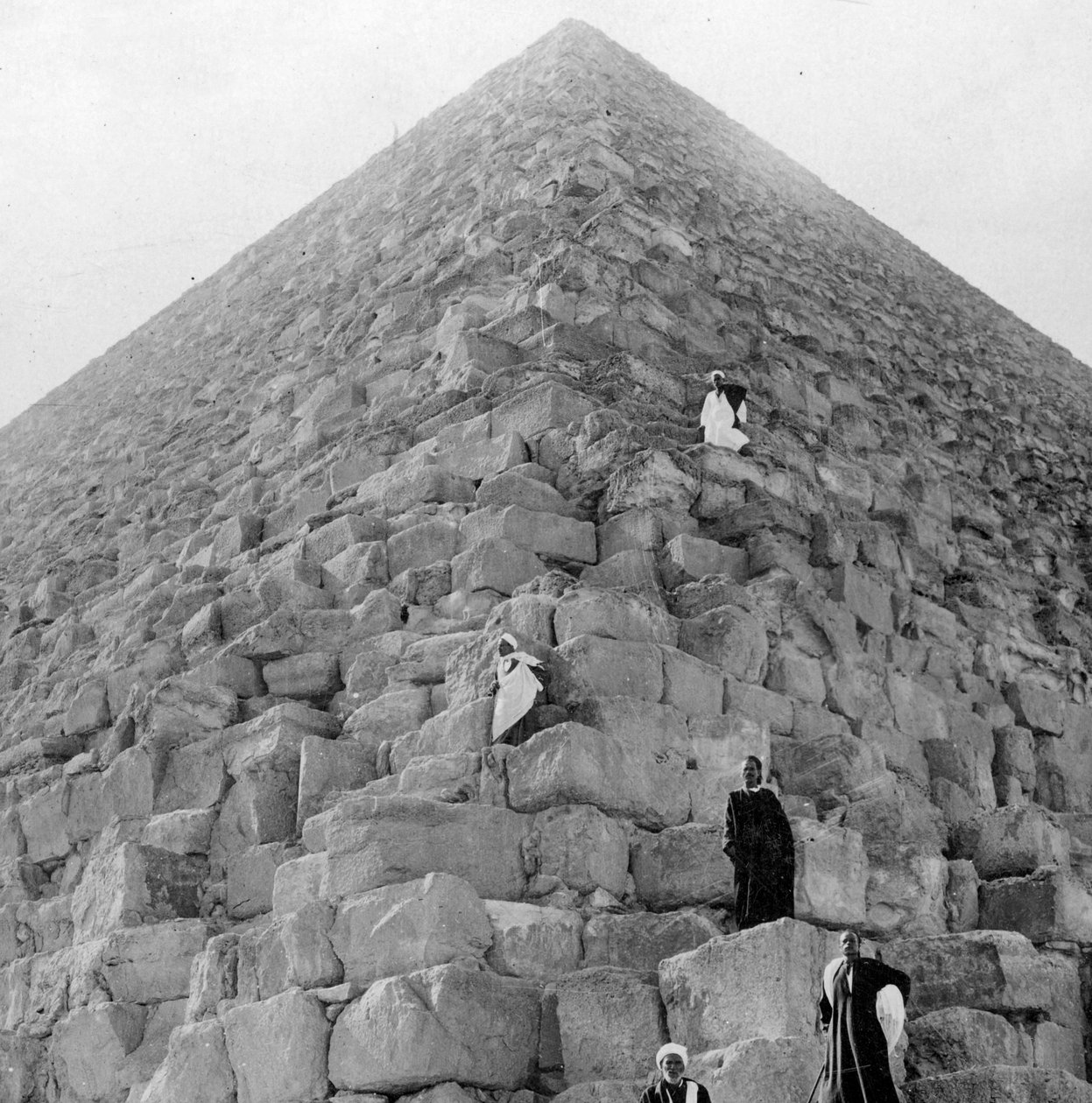 Esquina de turistas, la Gran Pirámide de Giza, Egipto, siglo XX de Unbekannt