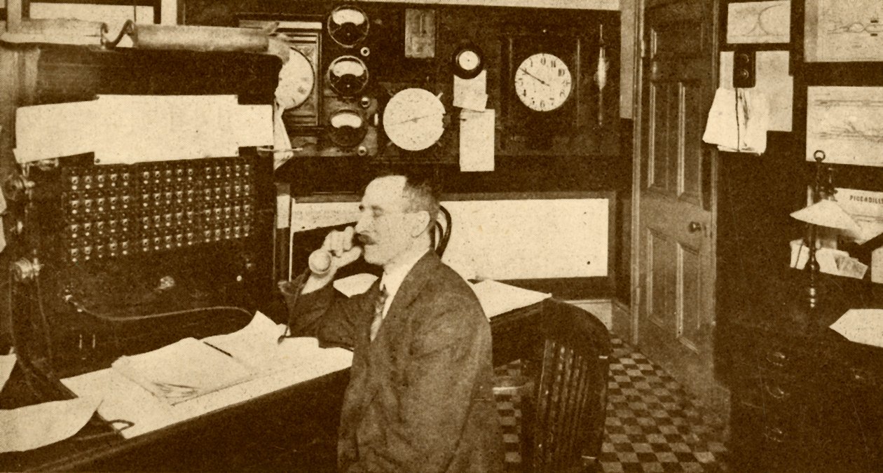 Oficina de controladores de tráfico, Ferrocarriles Subterráneos de Londres, 1930 de Unbekannt