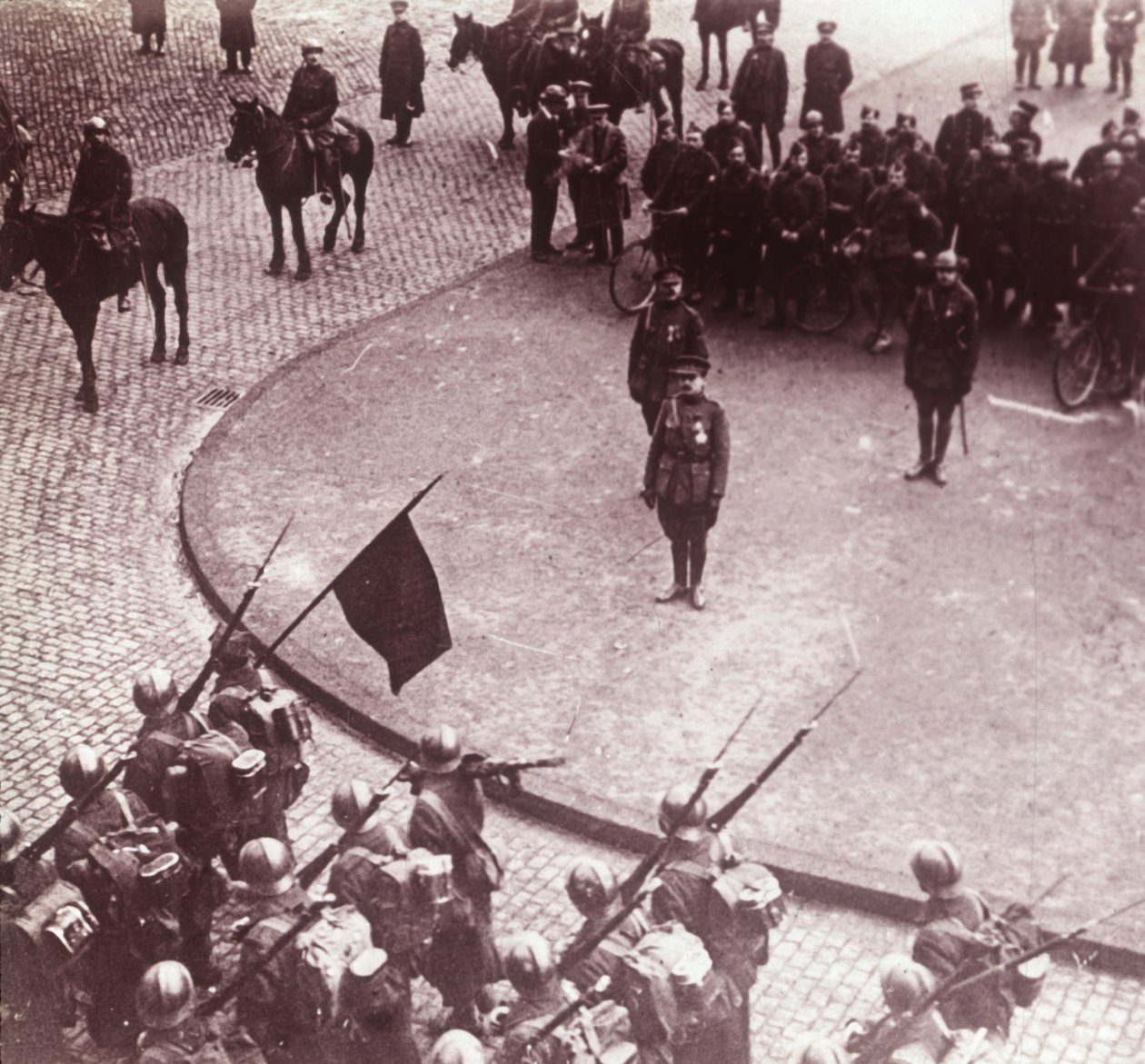 Tropas marchando, Aquisgrán, Alemania, c. 1914-c. 1918 de Unbekannt