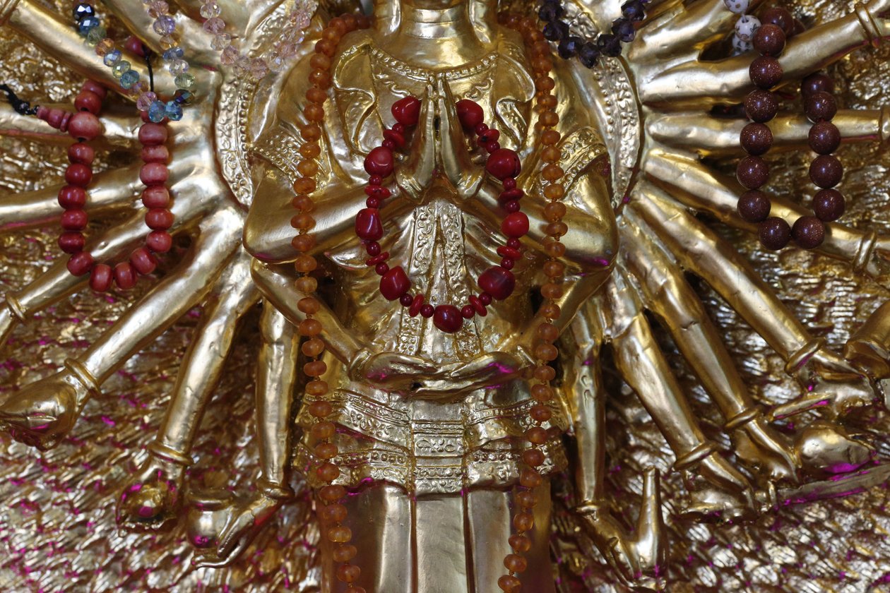 Templo budista Tu An. Quan Am bodhisattva de la compasión o diosa de la Misericordia, Saint-Pierre-en-Faucigny, Francia de Unbekannt
