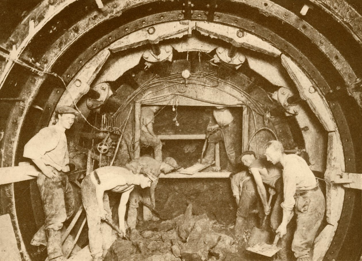 Excavación del túnel del metro mediante el escudo perforador de Greathead, c1930 de Unbekannt