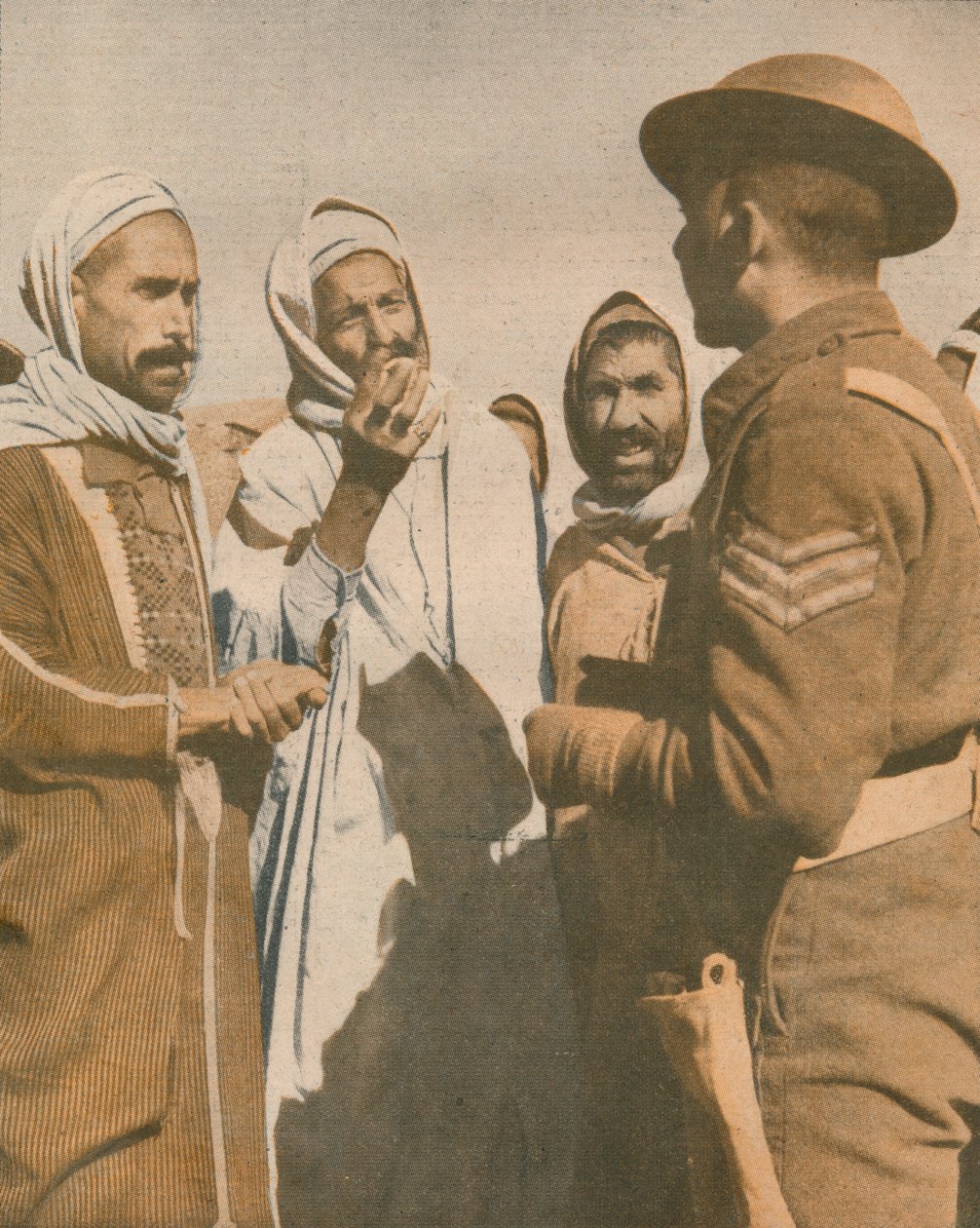 Árabes tunecinos dan la bienvenida a un sargento británico en Chaouach, 1943 de Unbekannt