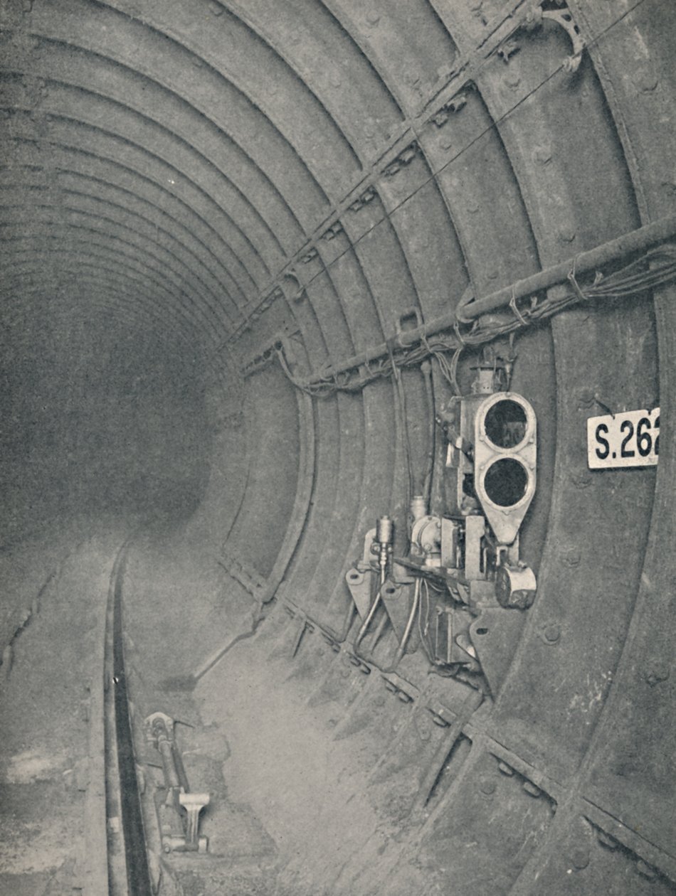 Señal de túnel y parada automática de tren. Ferrocarriles subterráneos de Londres, 1926 de Unbekannt