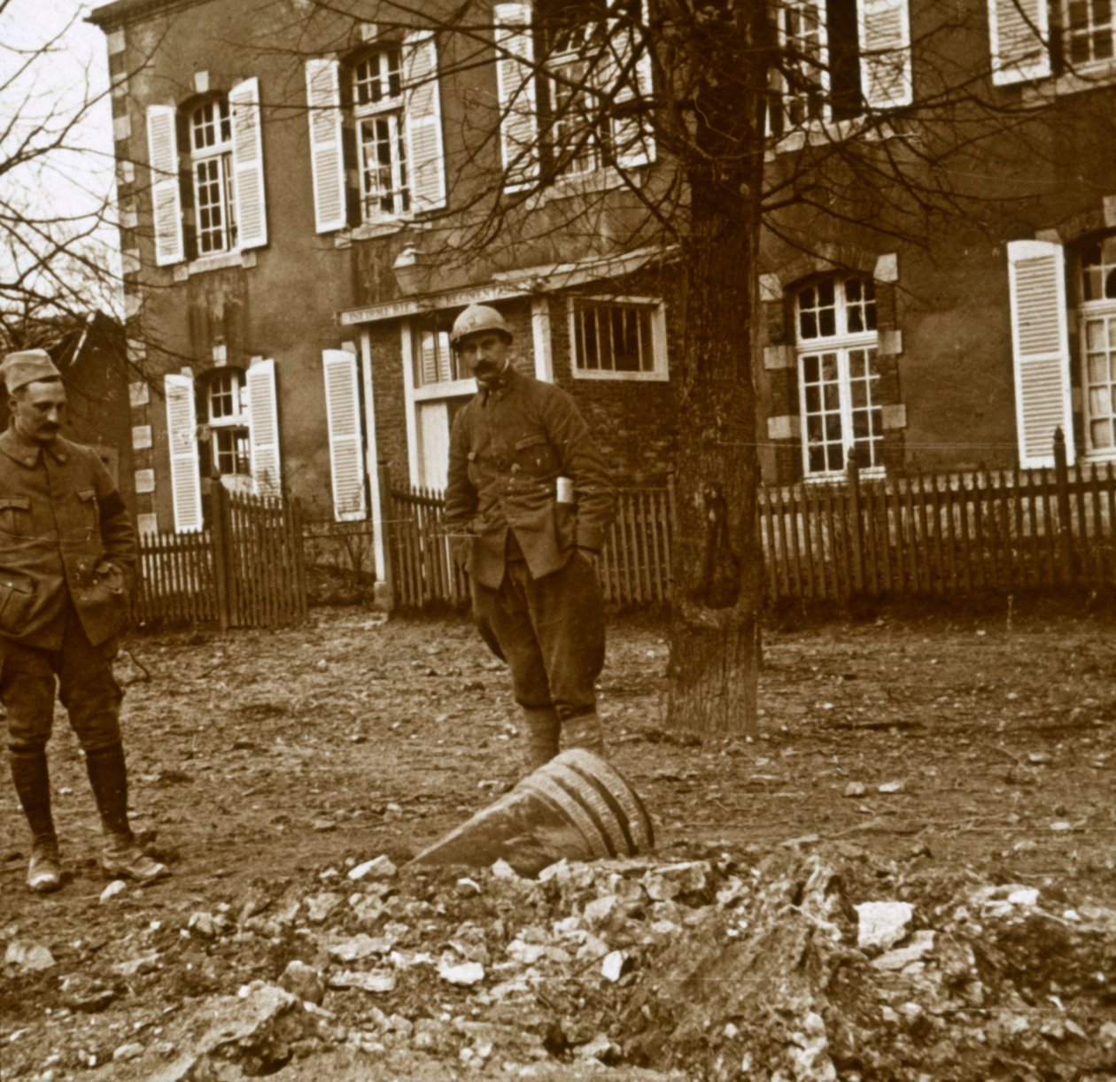 Proyectil sin explotar 380, Verdún, norte de Francia, c1914-c1918 de Unbekannt