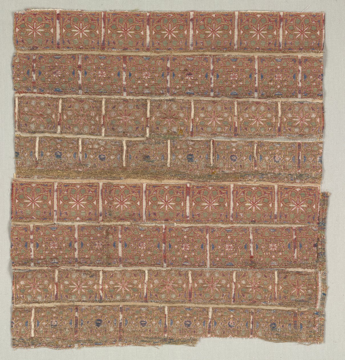 Fragmento de vestimenta con estrellas en cuadrados escalonados, 1200s de Unbekannt