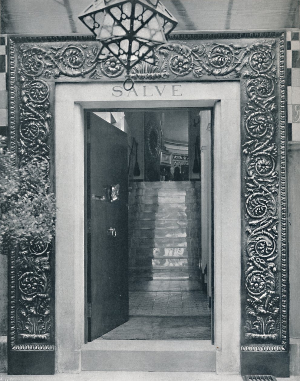 Vista al estudio de Sir L. Alma-Tadema a través de la puerta de entrada, finales del siglo XIX de Unbekannt
