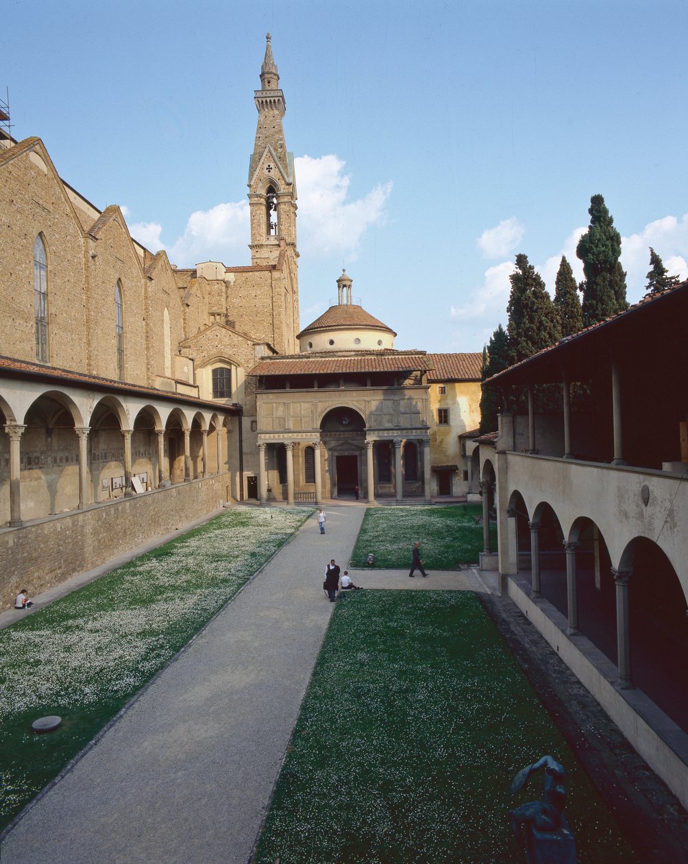 Vista de la Capilla Pazzi, la fachada y el campanario de Unbekannt