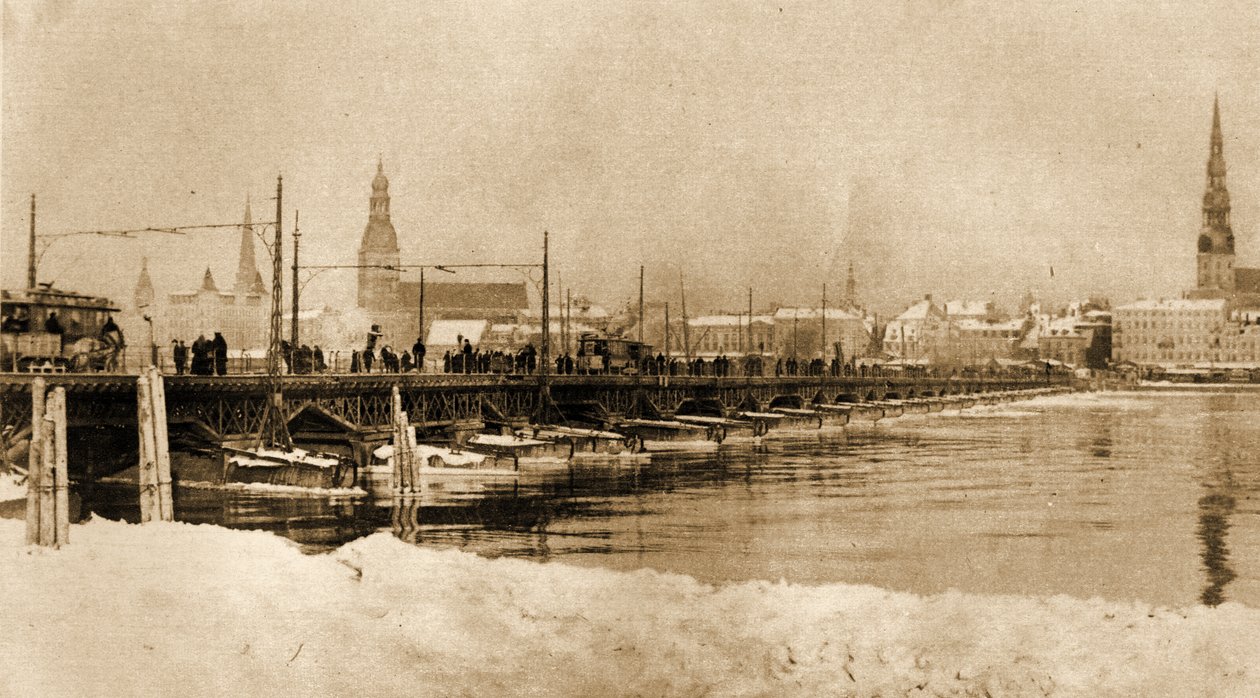 Vista del puente flotante sobre el Dwina, Riga, Letonia. 1915 de Unbekannt