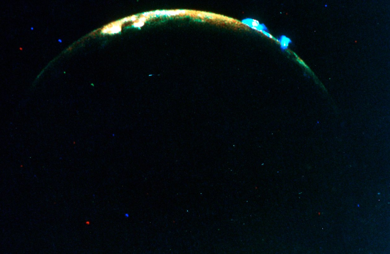 Erupción volcánica en la luna de Júpiter, Io, 1979 de Unbekannt