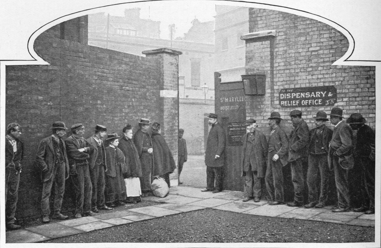 Esperando admisión al asilo de St Marylebone, Luxborough Street, Londres, c1901 1903 de Unbekannt