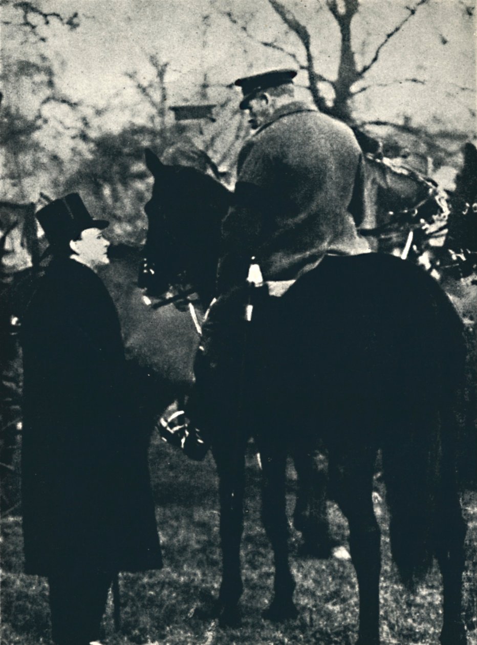 Con el Rey Jorge V en ejercicios militares, 1913, 1945 de Unbekannt