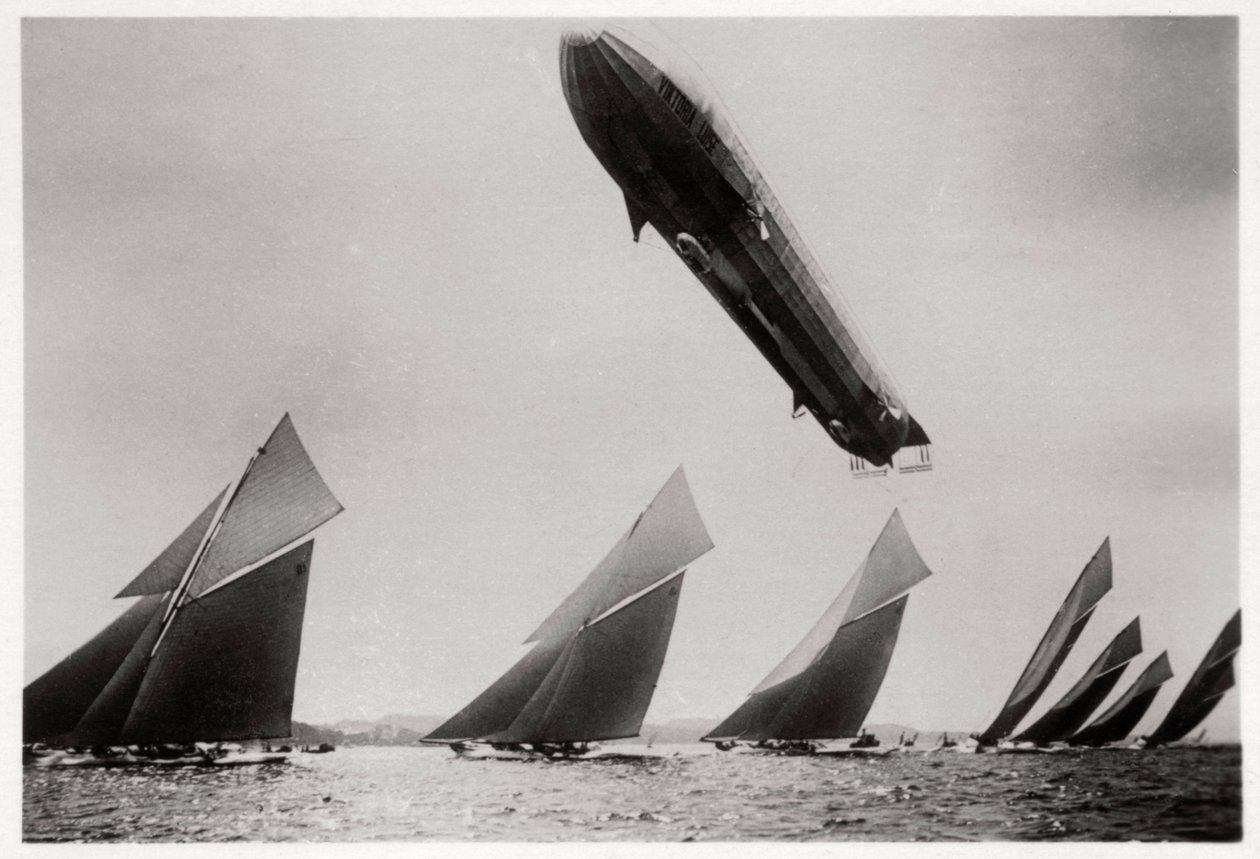 Zeppelin LZ11 Viktoria Luise en vuelo durante la Regata de Kiel, Alemania, 1912 de Unbekannt